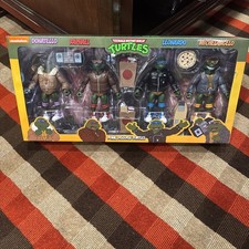 NECA TEENAGE MUTANT NINJA TURTLES PUNK DISGUISE TURTLES 4 PACK