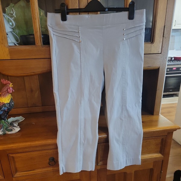 Rockmans Cropped Taupe Pants With Detail Front And Stretch Material Size 14