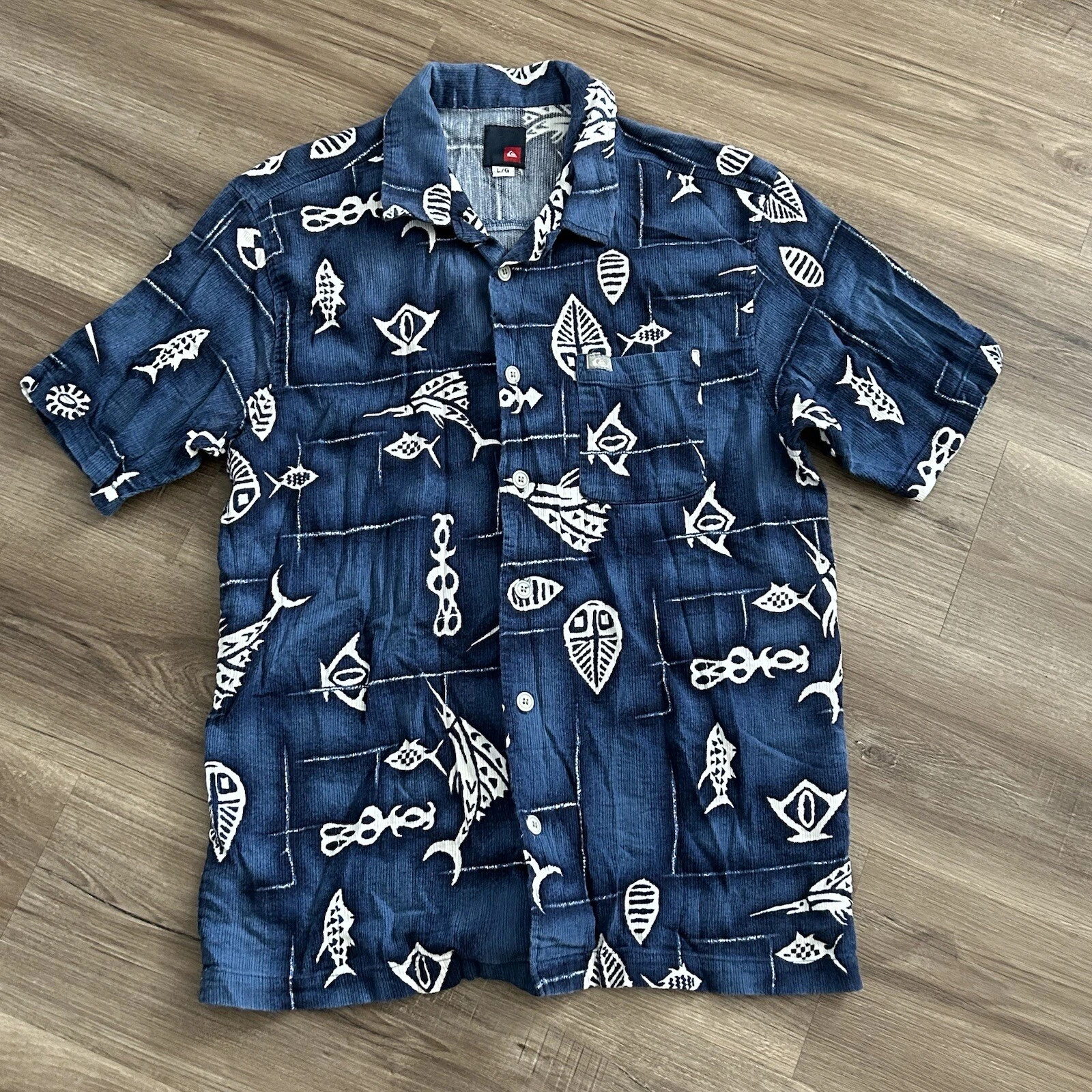 Quiksilver Men’s Button Down Shirt Large Fish Print Blue White Beach Vacation