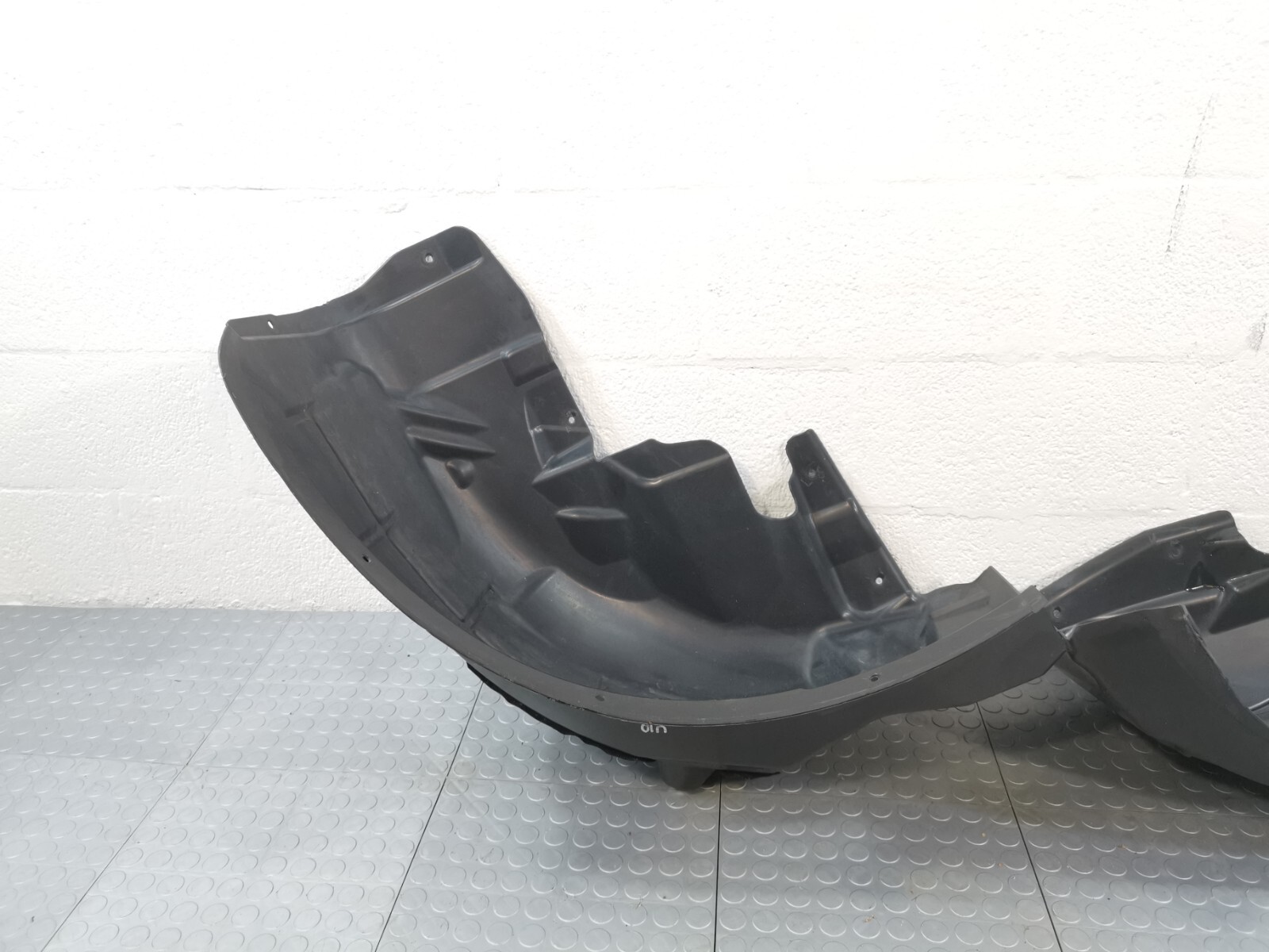 2017 - 2020 Maserati Levante REAR RIGHT FENDER ARCH SPLASH GUARD