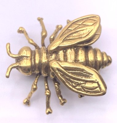 1982 MMA Bee Pin Gold Tone Metropolitan Museum Art Brooch