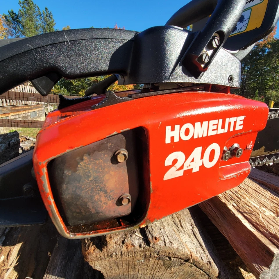 Vintage HOMELITE 240 Chainsaw with Bar/Chain & Case ( Read Descrip) - Image 3 of 4