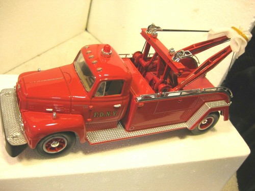 Vintage First Gear F.D.N.Y. die cast R 200 red tow truck