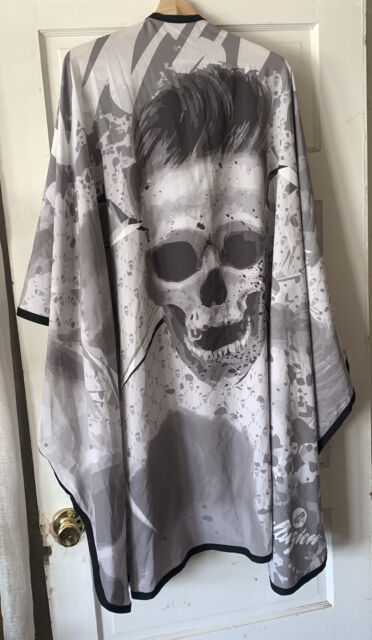 Illuzien Barber Cape Snaps skull NEW NWOT NO PACKAGE HARD TO FIND PRINT SKULL Illuzien Barber Cape Snaps skull NEW NWOT NO PACKAGE HARD TO FIND PRINT SKULL