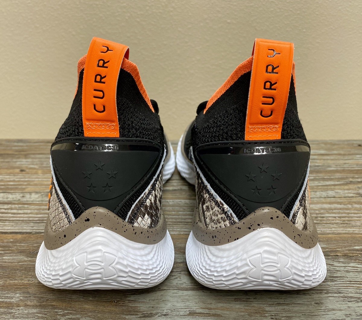CURRY FLOW 8ブラック 27 Under Armour Curry Flow 8 Black White Basketball 3023085-002