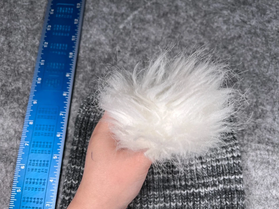 Old Navy Beanie Toque для взрослых средний черный белый вязаный акриловый полиэстер смесь помпон - Изображение 3 из 4