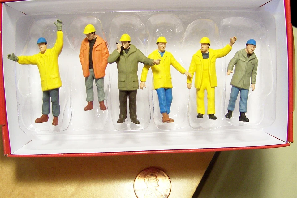 NEW  : Preiser 1:50 Workmen in Outdoor Clothing Figures 68214 SHIPS FROM CHICAGO - Image 2 of 3