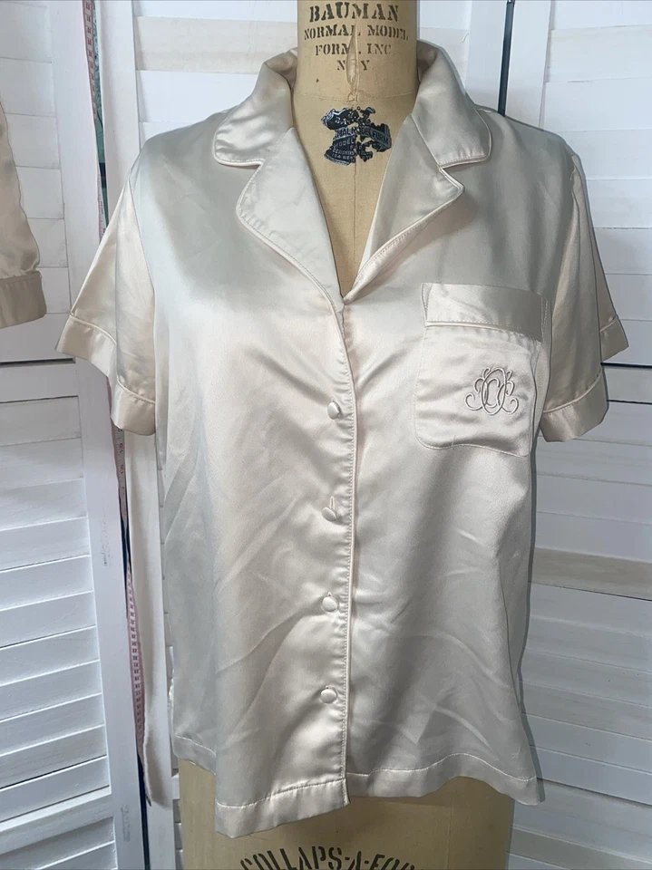 Juego de 3 piezas CABERNET crema satinado: camisa y pantalones cortos pijama / bata larga talla pequeña Foto 2 de 4