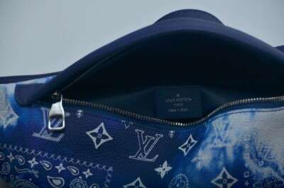 Louis Vuitton Discovery Bumbag PM Bandana Blue Monogram  display picture 1
