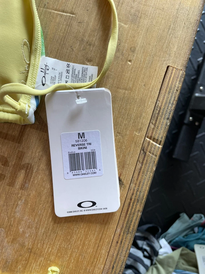 Oakley Women Reverse Tri Bikini Endive Size Medium new - Image 2 of 3