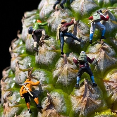 1/87 HO Scale Painted Climbing Mountain Figures Diorama Model Scene Accessories