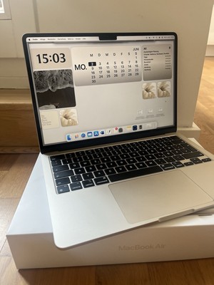 Apple MacBook Air 2022 mit Original Karton (256GB, M2, 13.6 Zoll, 8GB)  