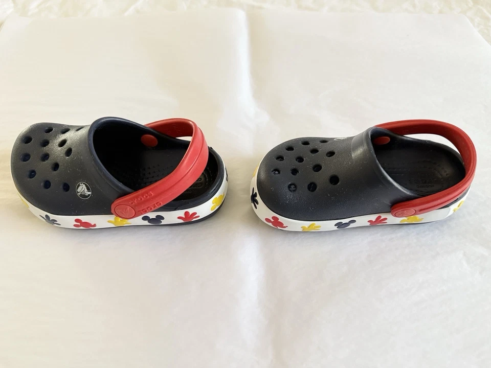 Zuecos Crocs Mickey Mouse Disney con tira trasera Zapatos Bebé Niño Bebé EE. UU. Talla 6 Foto 3 de 4
