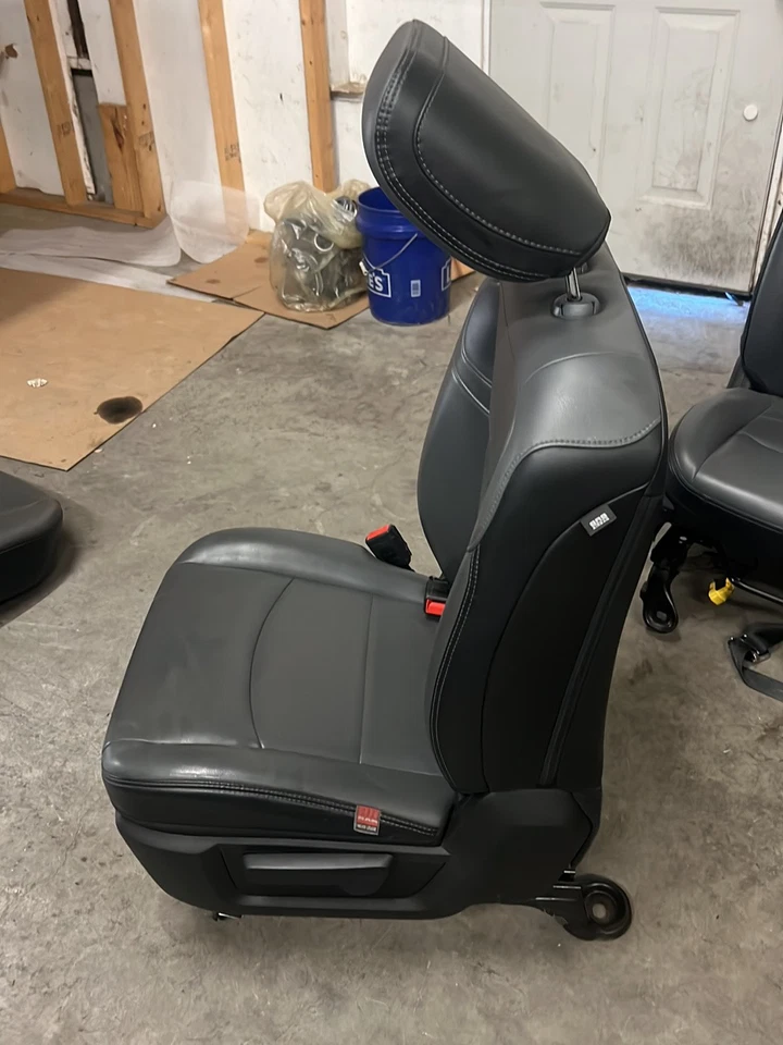 Ram 2500 2019-2024 camioneta asiento delantero izquierdo Foto 4 de 4