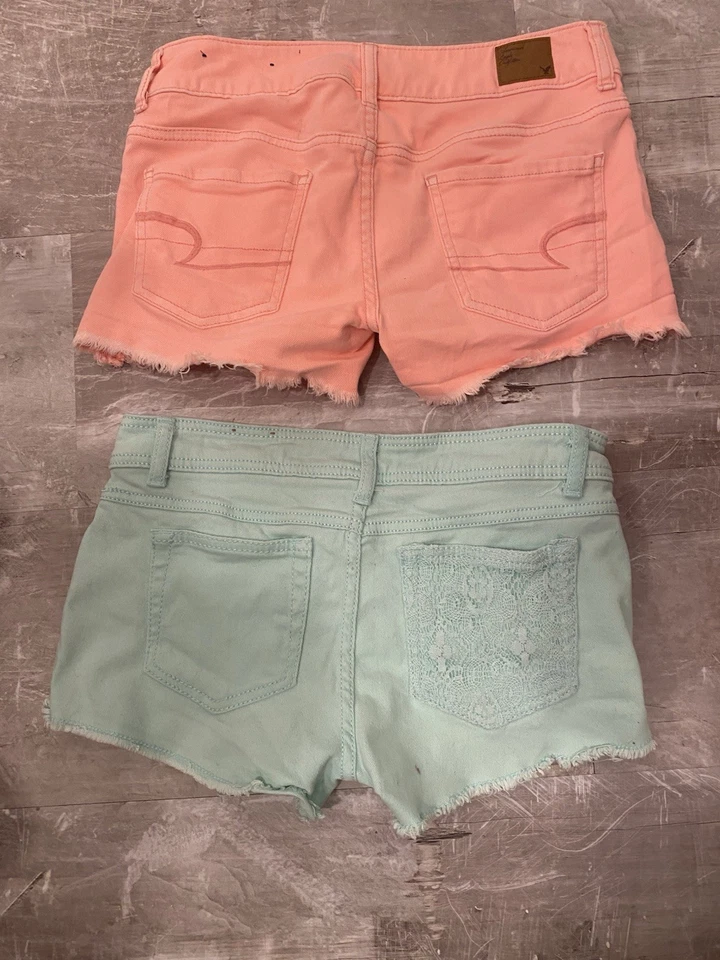 Lote de 2 shorts jeans femininos verão American Eagle verde lama e pêssego tamanho 5 - Imagem 2 de 4