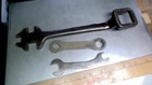 3 Wrench Buggy Box Wakefield Open antique vintage old tools — photo 3