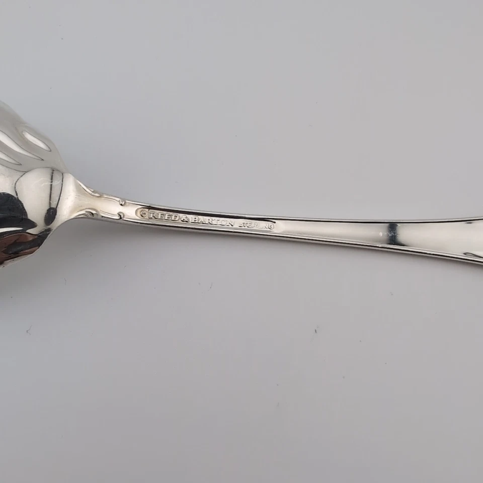 Cuchara de azúcar Reed & Barton English Chippendale - 6 3/8" - Sin monogramas Foto 3 de 3