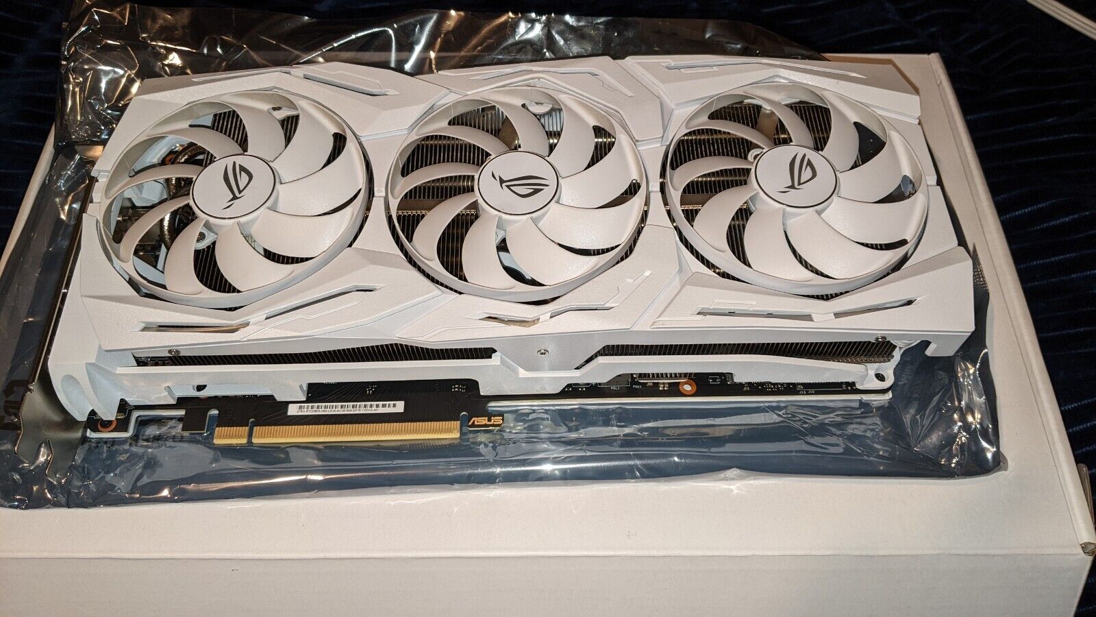 **RARE** ASUS ROG STRIX RTX 2080 SUPER - WHITE LIMITED EDITION