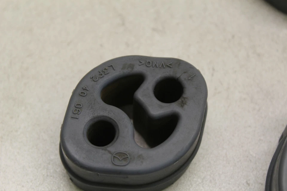 2007-2009 马自达 Speed3 Mazdaspeed3 OEM 橡胶衣架安装衬套套装 — 第 2/4 张图片