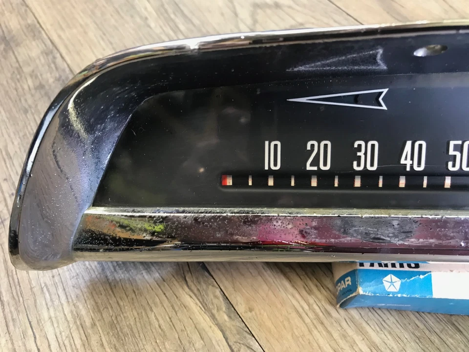 1957 58 DODGE CORONET ROYAL LANCER Б/У OEM ПРИБОРНОЙ ПАНЕЛИ СПИДОМЕТР И ОБОДОК OEM - Изображение 3 из 4