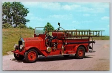 1929 Maxim Pumper Fire Engine Upjohn Long Island Auto Museum Postcard Z15