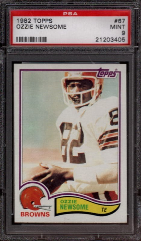 1982 TOPPS # 67 OZZIE NEWSOME ☆HALL OF FAME☆ CLEVELAND BROWNS ☆RARE☆ PSA 9 MINT