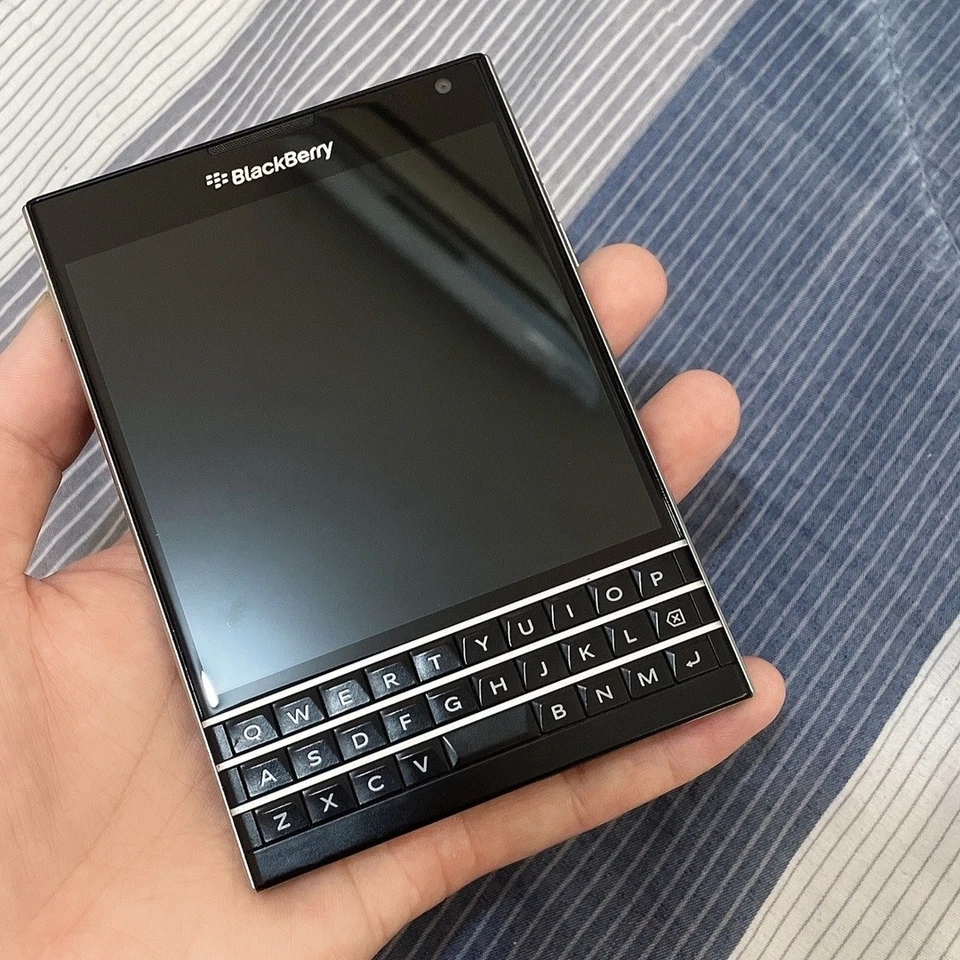 Desbloqueado BlackBerry Passport Q30 32GB 3GB RAM 4G LTE GSM QWERTY Multicolor Foto 2 de 4