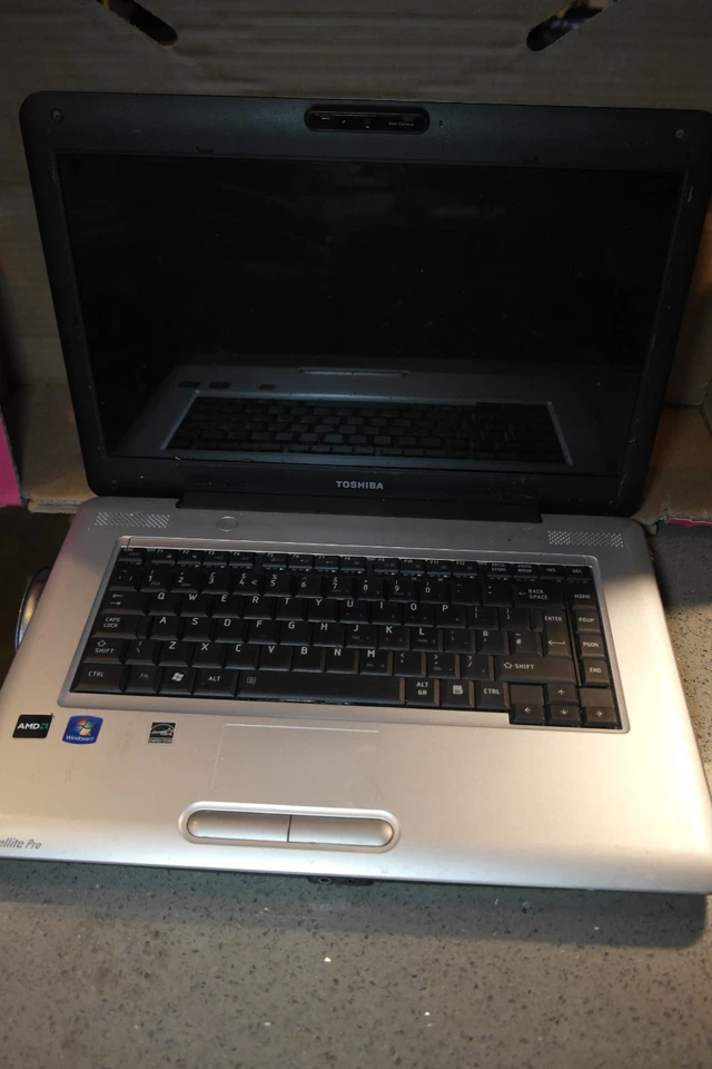 Toshiba Staellite Pro L450D-12X AMD Sempron 2GB ram 640 GB HDD 15.6" LCD working - Image 3 of 4