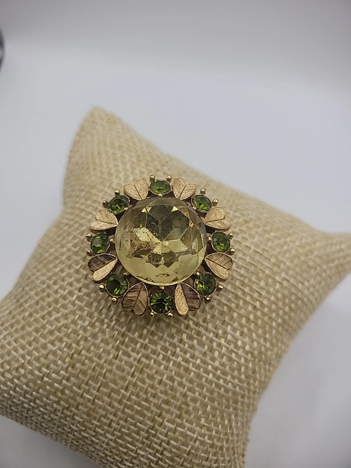 Vintage Avon Brooch Pin Pendant Gold Tone Green Crystals Jewelry Costume - Image 2 of 4