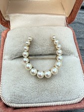 Vintage 14k Yellow Gold White Graduated Cultured Pearl Horseshoe Brooch Pin 3/4”