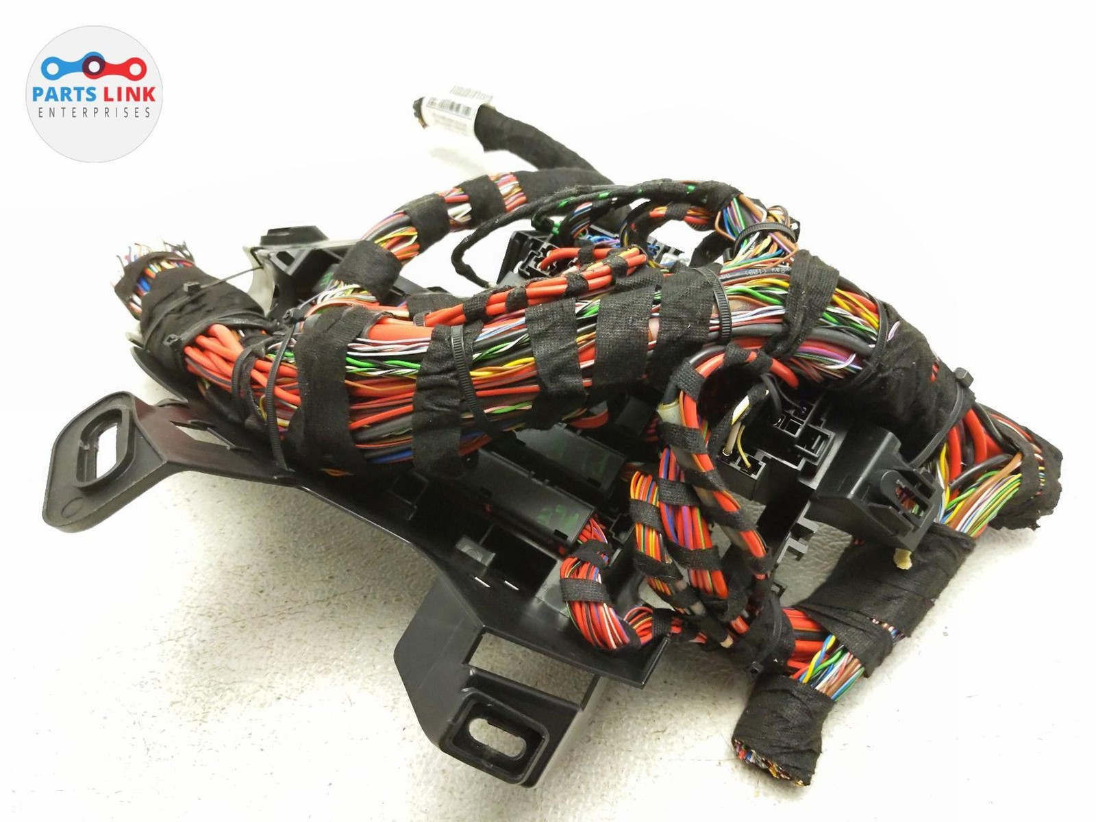 2016-20 BENTLEY BENTAYGA FRONT FLOOR FUSE BOX POWER RELAY FUSEBOX PLUGS 4.0L V8