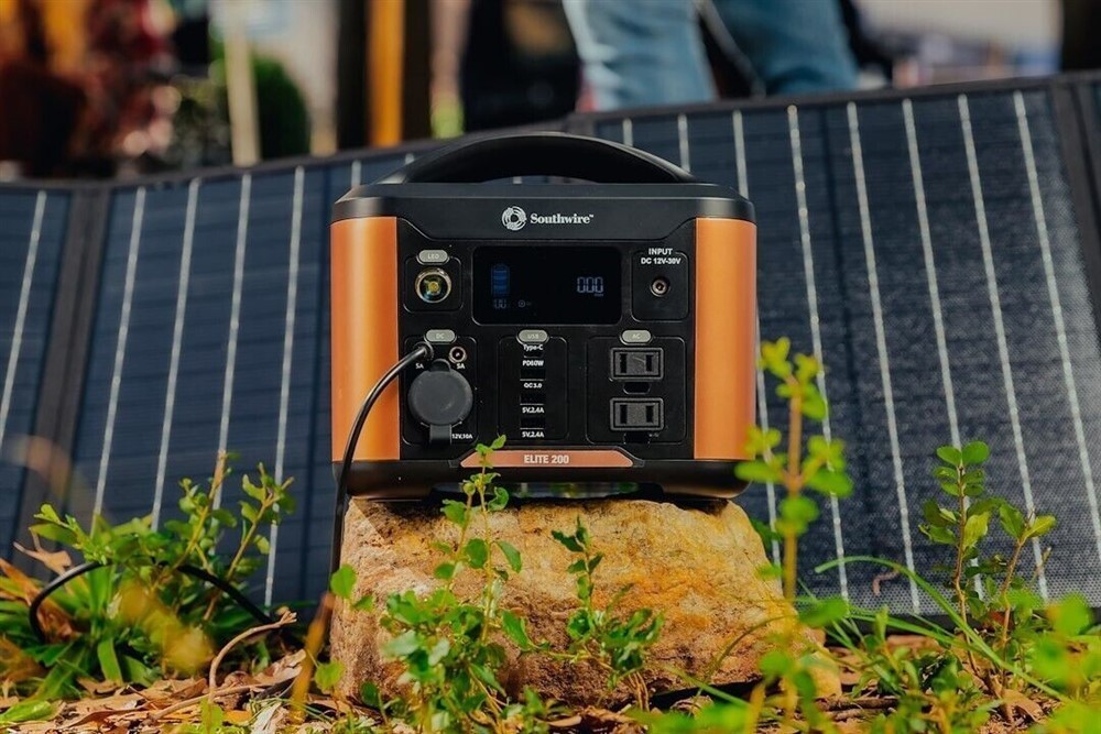 NEW in BOX -Southwire Elite 200 Series Portable Power Station 53250! 222W MAX! alternate view 3