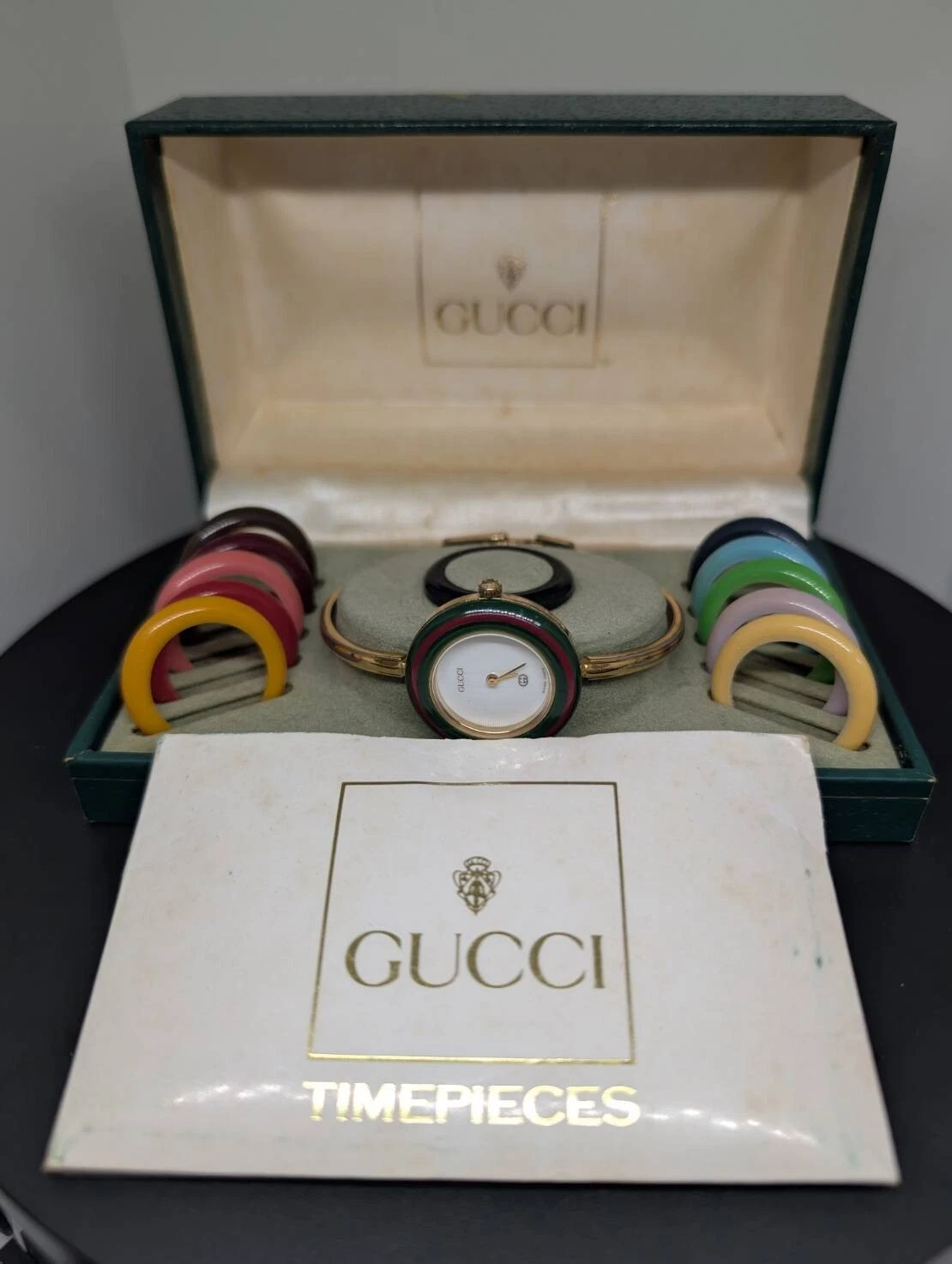 Montre femme Gucci lunette changeante cadran blanc avec boite envoi 1 jour bon état