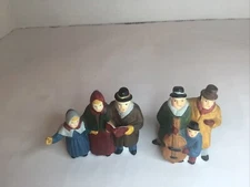 Department 56 A Christmas Caroling Set of 2 Christmas Village