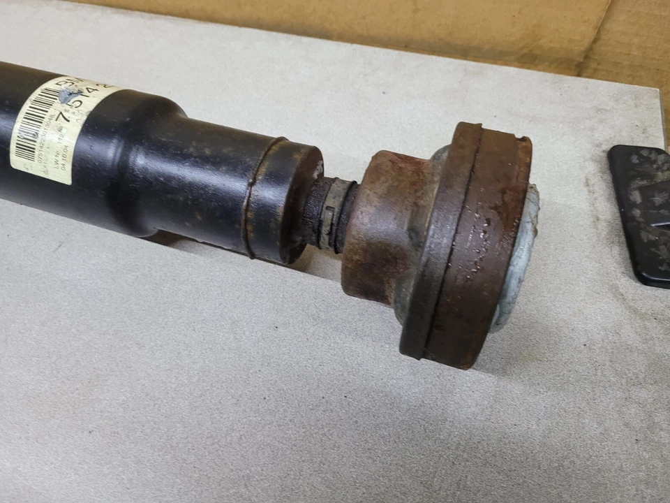 03-05 Land Rover Range Rover Rear Driveshaft Drive Shaft 7514223 OEM 7514223 - Image 4 of 4