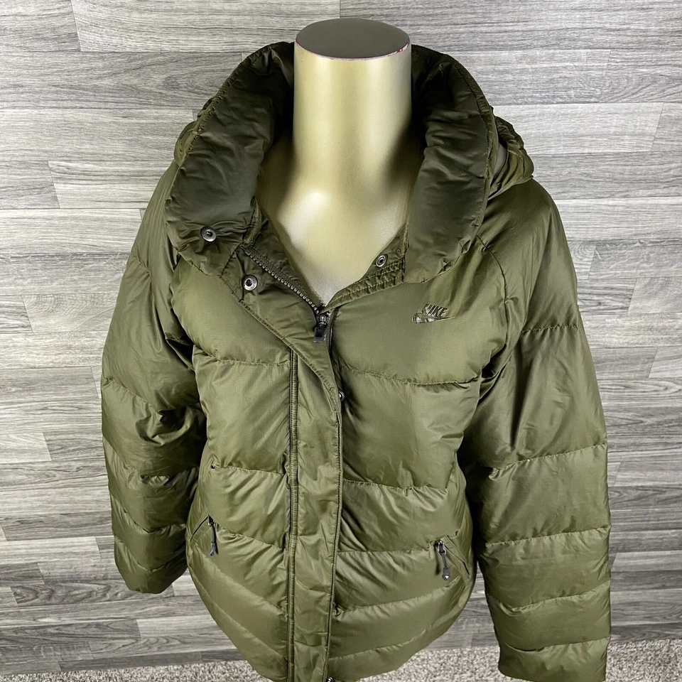 Chaqueta acolchada con capucha verde a presión y cremallera NIKE para niña talla grande Foto 3 de 4