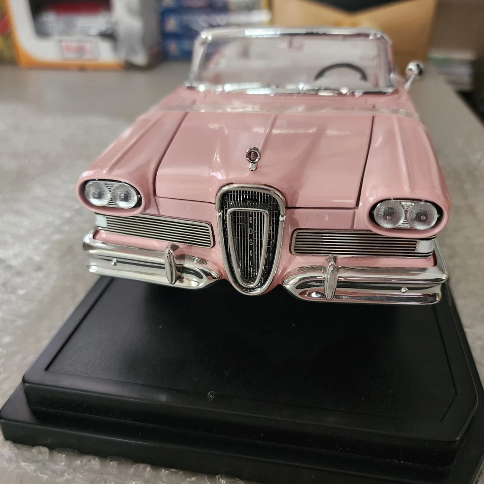 Road Legends 1/18 Scale Model Car 92298 - 1958 Edsel Citation - Pink - Image 2 of 3