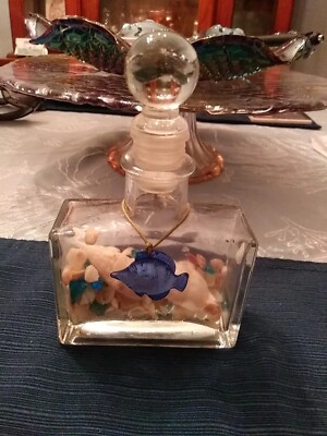 Square Shaped Clear Glass Perfume Bottle With Stopper And Seashells 
