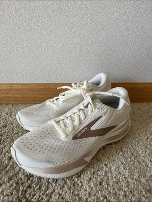 Women's Brooks Adrenaline GTS 24, Coconut/Rose Gold/White, Size 8