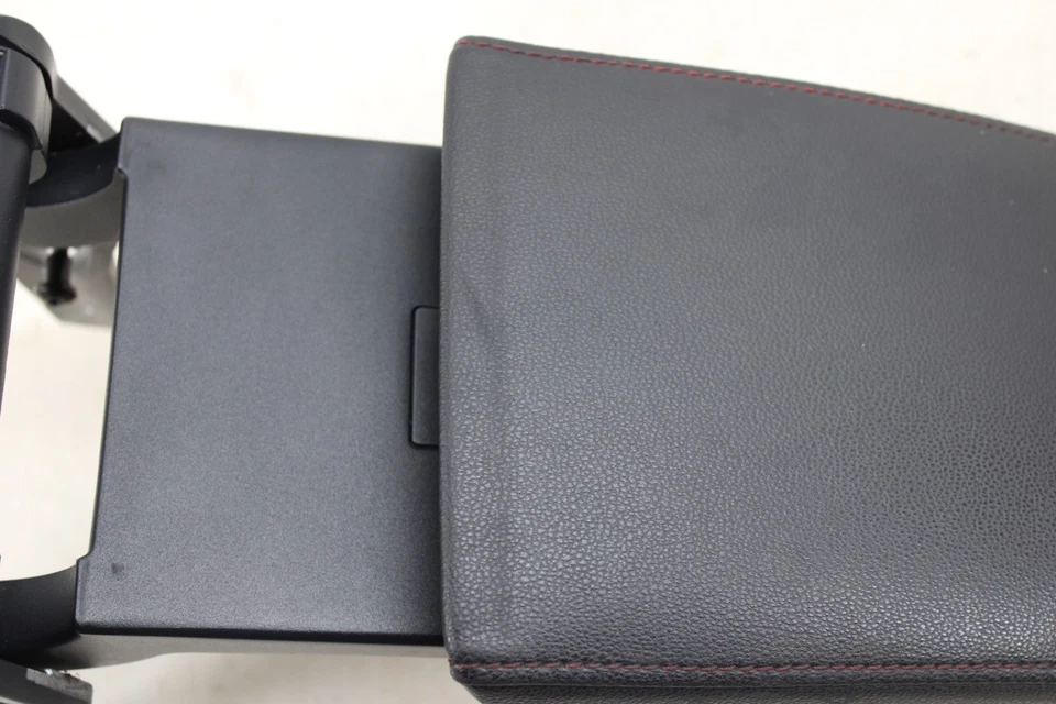 Оригинальный подлокотник центральной консоли 2015 Volkswagen GTI MH86 - Изображение 4 из 4