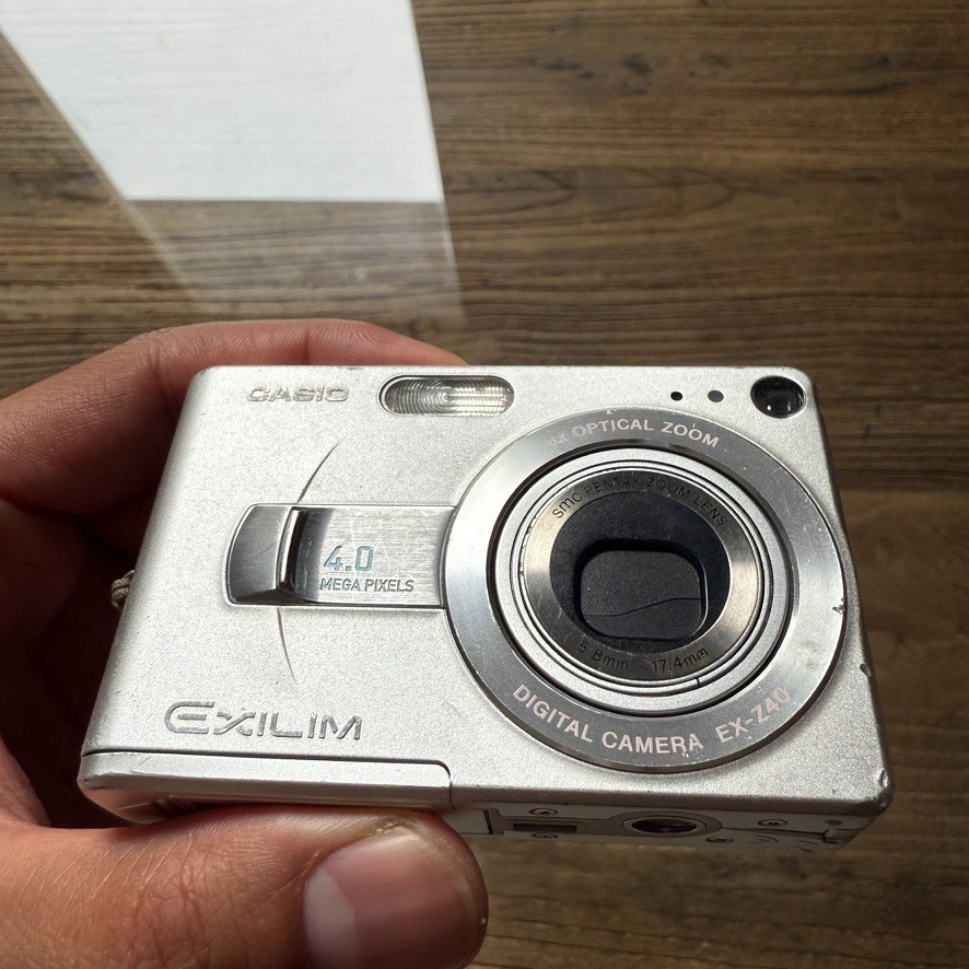 CASIO EXILIM EX-Z40GDシルバー Amazon | CASIO EXILIM ZOOM EX-Z40 シルバー | コンパクト 通販