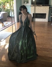 Jovani Ball Gown Prom Dress Green Shimmer Plunge Strappy Back Size 0 Pockets