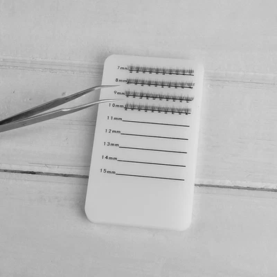 1pc Acrylic Eyelash Display Board with Scale Handheld Eyelashes Display Stand - Image 1 of 4