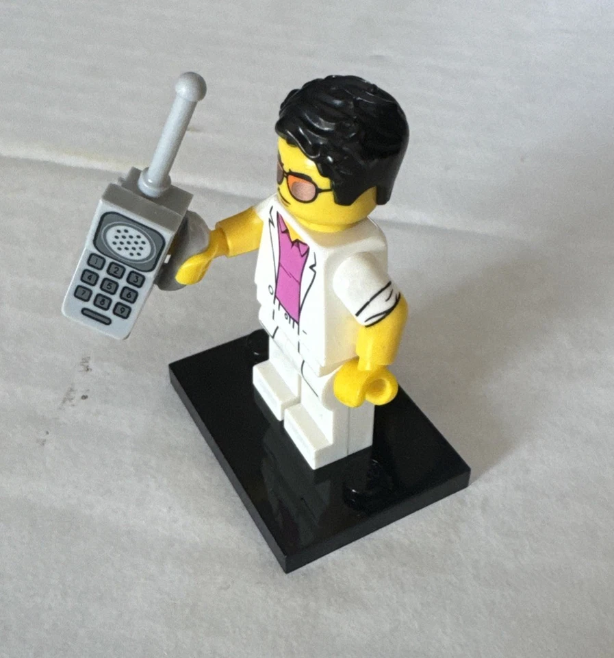 LEGO Yuppie minifigure CMF Series 17 71018 RETIRED AUTHENTIC Miami Vice 1980’s - Image 3 of 4