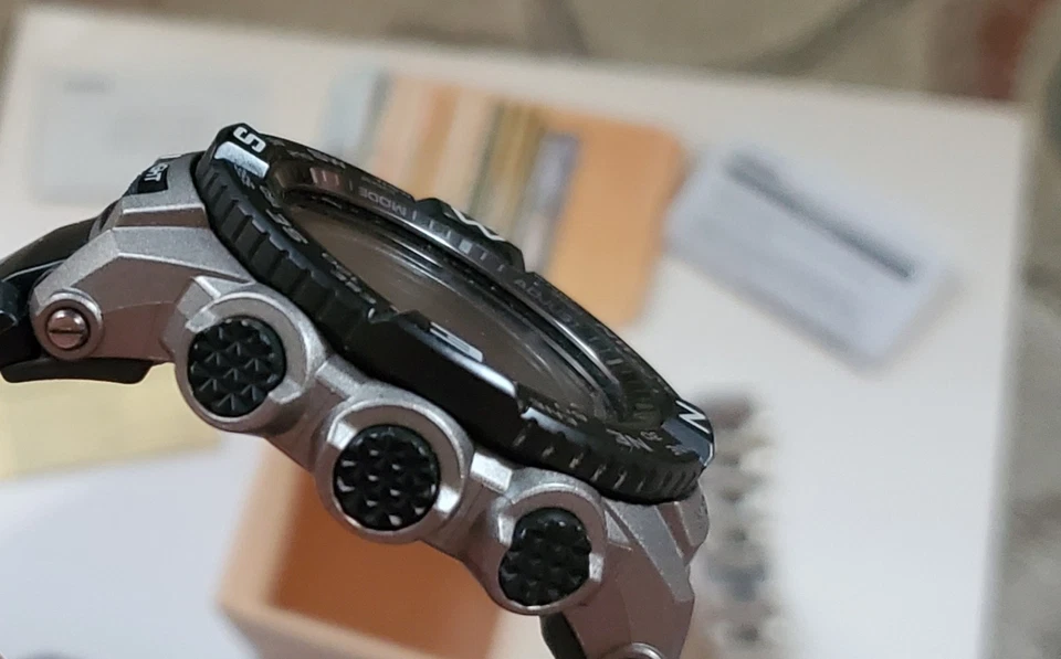 Casio PROTREX  3414  SOLAR  WRIST  WATCH WITH A RUBBER AND A STEEL BAND CATOLOG - Image 4 of 4