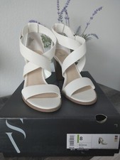 Vera Wang Heels/Sandals: Braestar