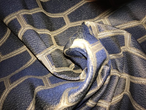 1.9x1.43m wide of navy damask wovern fabric - Picture 2 of 5