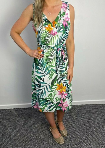 Billie \u0026 Blossom Floral Summer V - Neck 