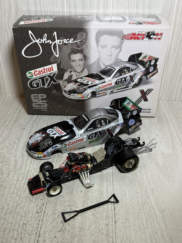 Coche divertido Mustang John Force Castrol GTX Elvis 25 aniversario 2002 nuevo en caja Foto 2 de 4
