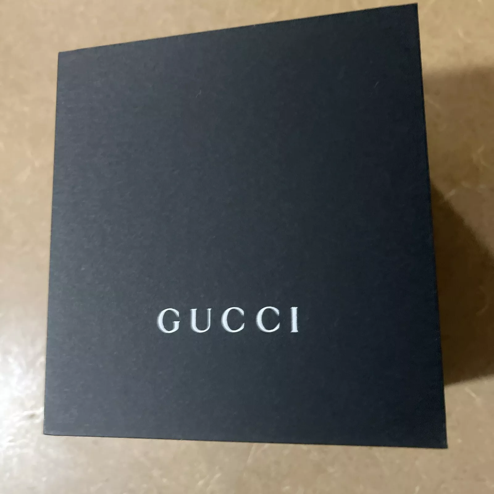Montre pour homme Gucci 126 PVD en acier inoxydable cadran noir quartz YA126217